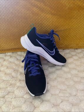 Nike Black and Purple Athletic Running Shoes